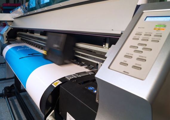 Druckmaschine für Großaufträge und Digitaldruck der Druckerei Documaxx