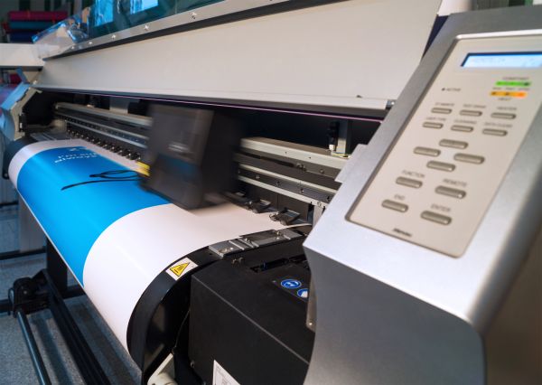 Druckmaschine für Großaufträge und Digitaldruck der Druckerei Documaxx